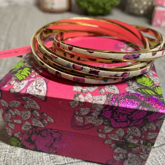 Betsey Johnson intertwined floral bangle. - Picture 4 of 5